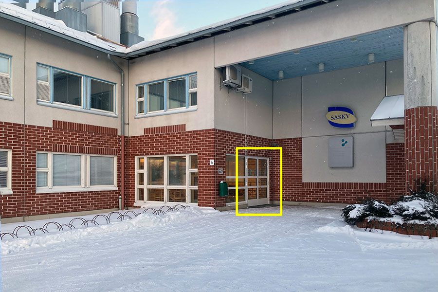 Access to the exam room from the A-door of the campus.